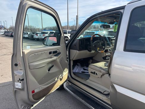 Used 2004 Cadillac Escalade AWD image 15