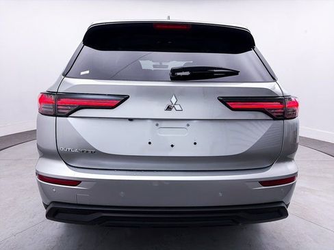 New 2026 Mitsubishi Outlander ES image 5