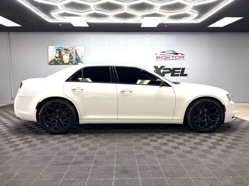 Used 2019 Chrysler 300 Touring w/ Sport Appearance Package RWD image 17
