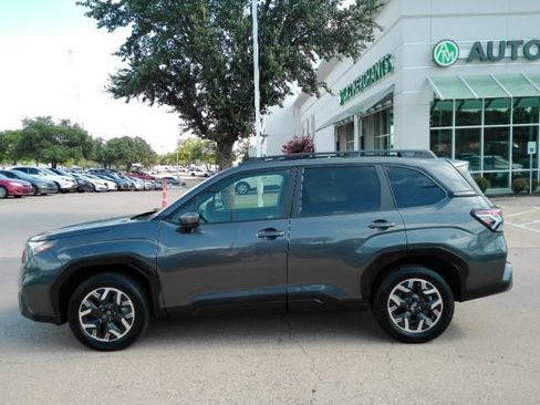 Used 2025 Subaru Forester Premium AWD/4WD image 12