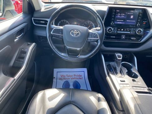 Used 2021 Toyota Highlander XLE AWD/4WD image 9