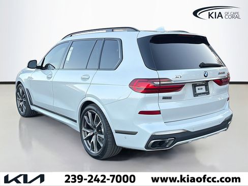 Used 2022 BMW X7 M50i image 3