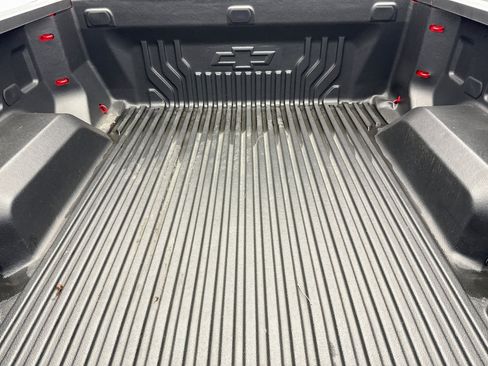 Used 2024 Chevrolet Silverado 1500 LT image 18