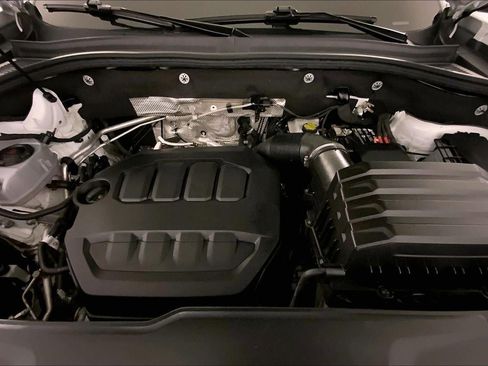 Used 2025 Volkswagen Atlas Cross Sport SE image 10