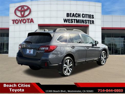 Used 2018 Subaru Outback 2.5i Limited image 12