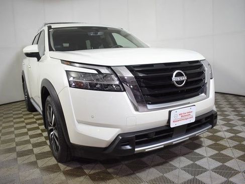 Used 2024 Nissan Pathfinder Platinum w/ Cargo Package image 3