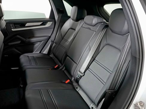 Used 2026 Porsche Cayenne S AWD/4WD image 34