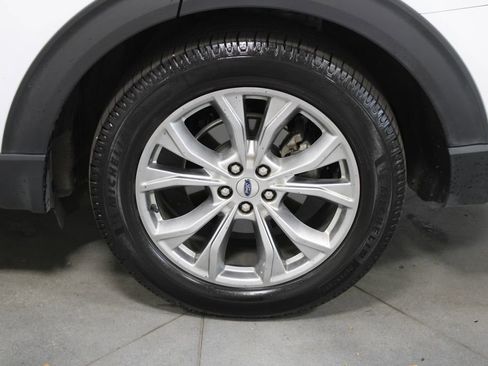 Used 2021 Ford Explorer XLT w/ Equipment Group 202A image 17