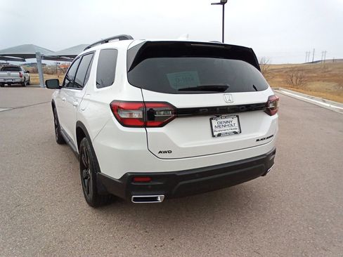 Certified 2025 Honda Pilot Black Edition image 5