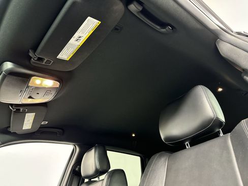 Used 2017 Jeep Grand Cherokee Altitude image 18