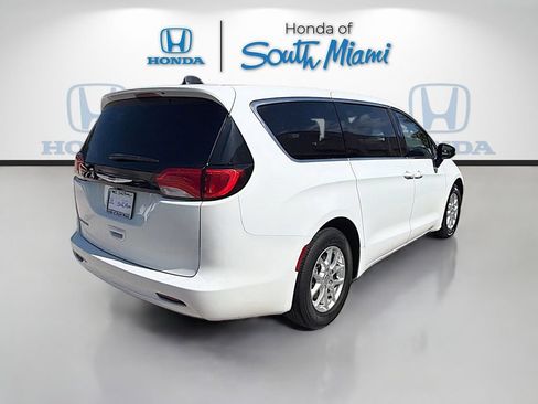 Used 2023 Chrysler Voyager LX FWD image 7