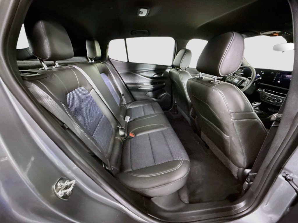 Used 2025 Buick Envista Preferred FWD image 26