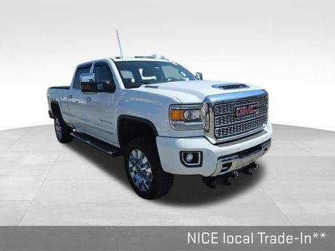 Used 2019 GMC Sierra 2500 Denali w/ Duramax Plus Package AWD/4WD image 3