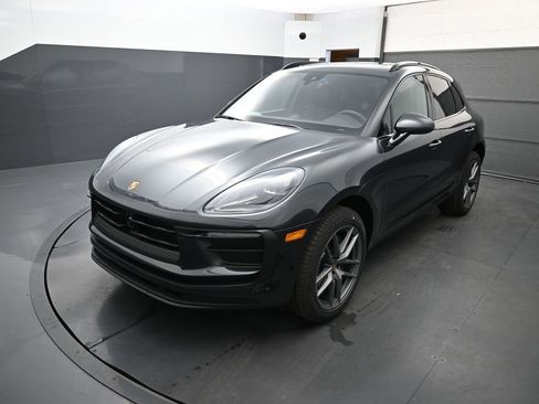 New 2026 Porsche Macan image 4