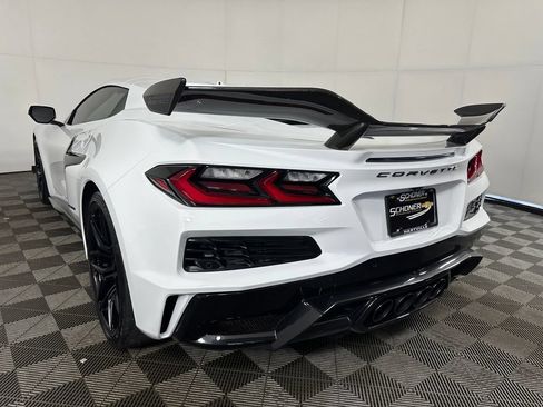 Used 2024 Chevrolet Corvette Z06 w/ Z07 Performance Package RWD image 3