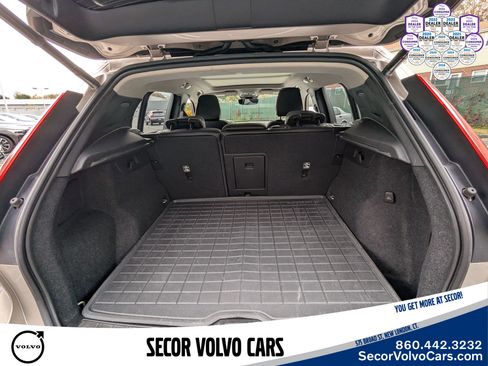 Certified 2023 Volvo XC40 B5 Plus image 22