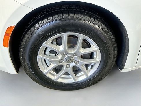 Used 2023 Chrysler Voyager LX FWD image 14