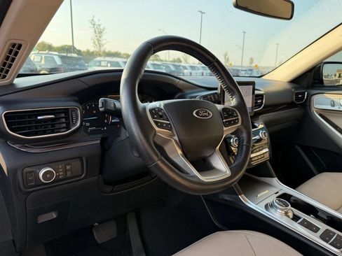 Used 2021 Ford Explorer Limited w/ Equipment Group 301A RWD image 10