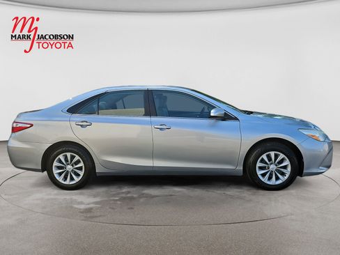 Used 2017 Toyota Camry LE w/ Four Season Floor Mat Package FWD image 4