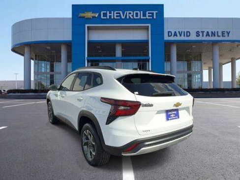 Used 2026 Chevrolet Trax LT FWD image 6