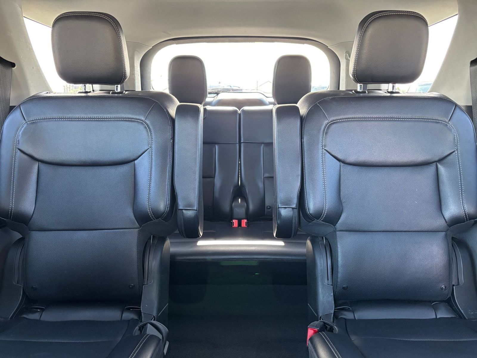 Used 2023 Ford Explorer Limited AWD/4WD image 41
