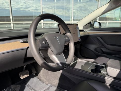 Used 2022 Tesla Model 3 image 33