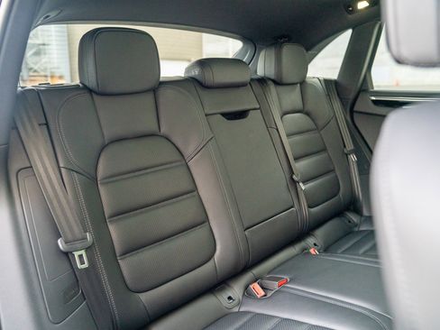 Certified 2025 Porsche Macan image 21