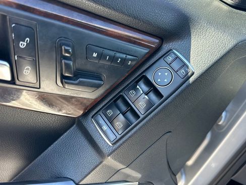 Used 2013 Mercedes-Benz GLK 350 4MATIC image 16