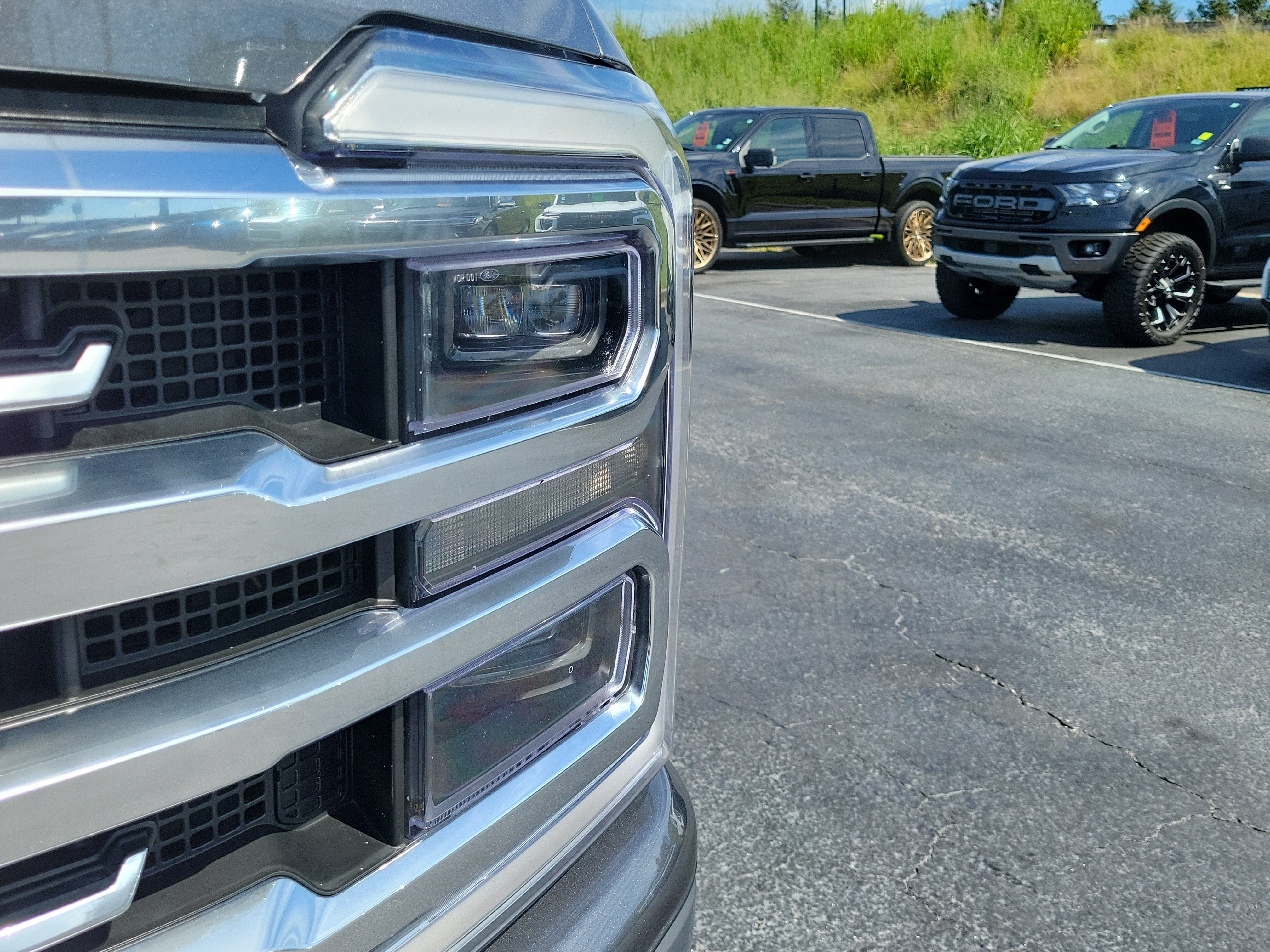 Certified 2024 Ford F250 Platinum w/ Tremor Off-Road Package AWD/4WD image 3