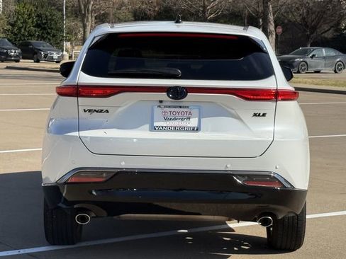 Certified 2024 Toyota Venza Nightshade image 5