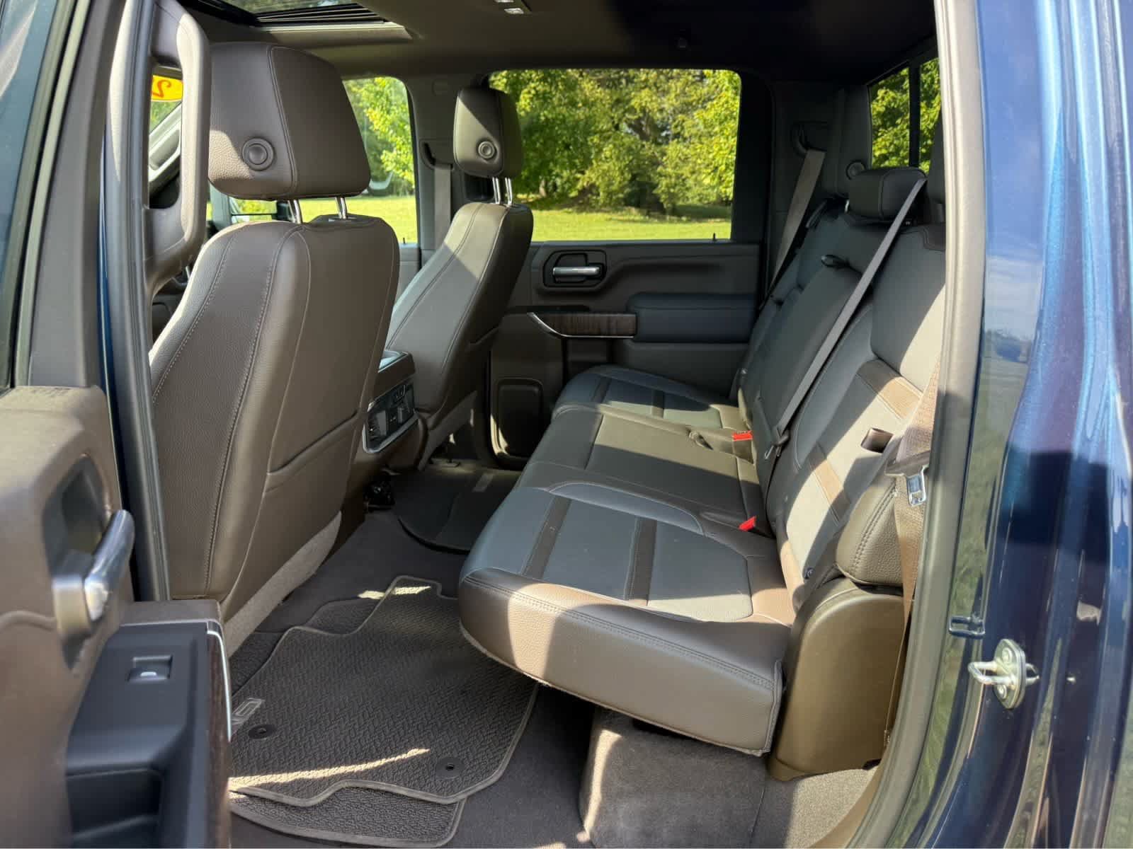 Used 2021 GMC Sierra 3500 Denali w/ Denali Ultimate Package AWD/4WD image 12