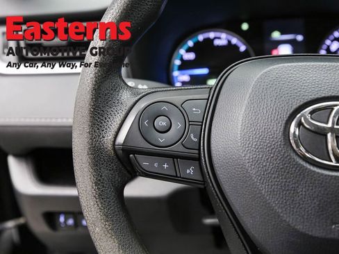 Used 2022 Toyota RAV4 LE AWD/4WD image 15