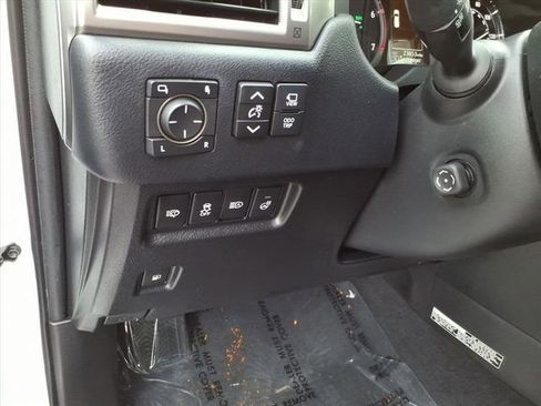 Used 2023 Lexus GX 460 Luxury w/ Sport Design Package AWD/4WD image 31