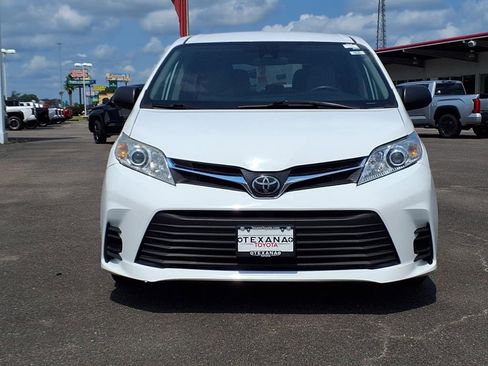 Used 2020 Toyota Sienna L image 8