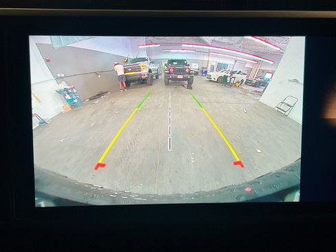 Used 2024 Jeep Wrangler Unlimited AWD/4WD image 9