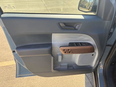 Used 2022 Ford Maverick Lariat w/ Lariat Luxury Package image 3