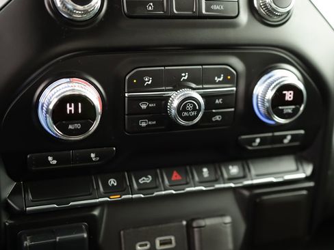 Used 2020 GMC Sierra 1500 SLE image 16