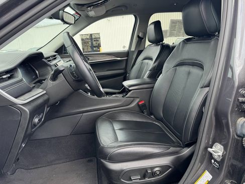 Used 2022 Jeep Grand Cherokee L Limited image 9