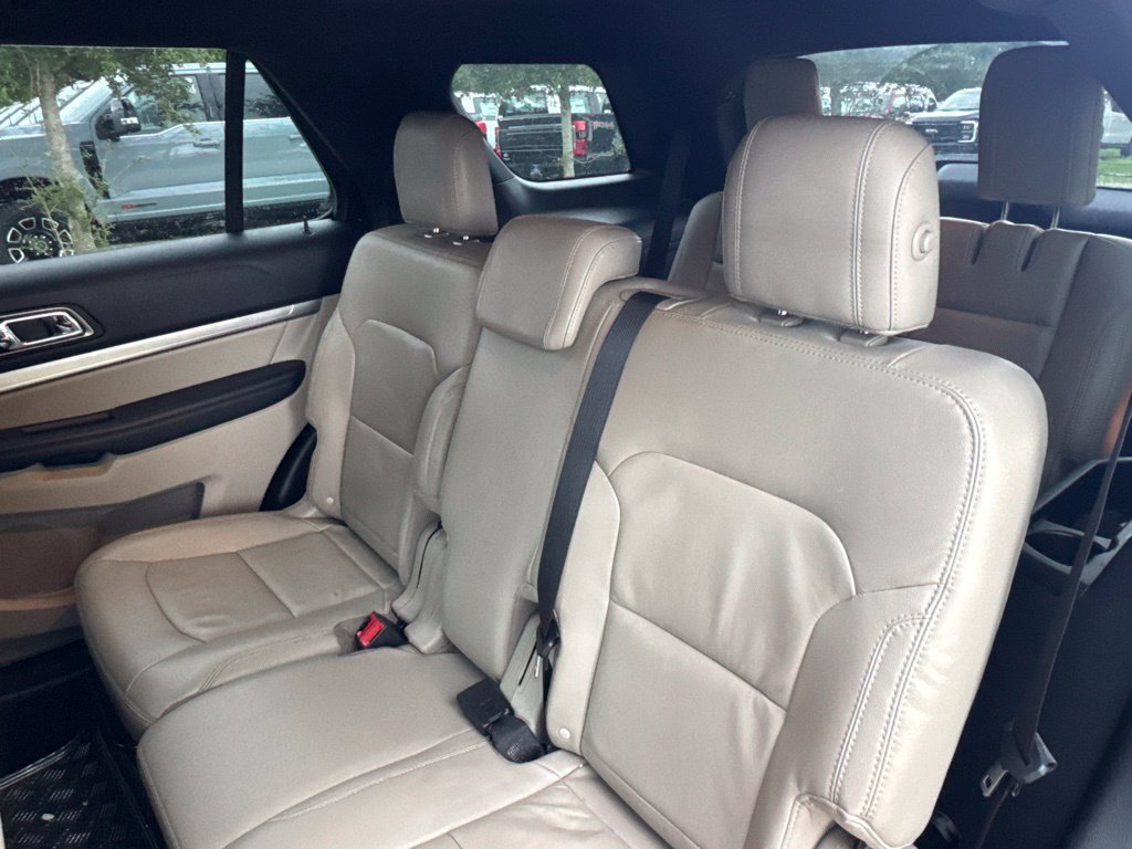 Used 2018 Ford Explorer XLT w/ Equipment Group 202A FWD image 11