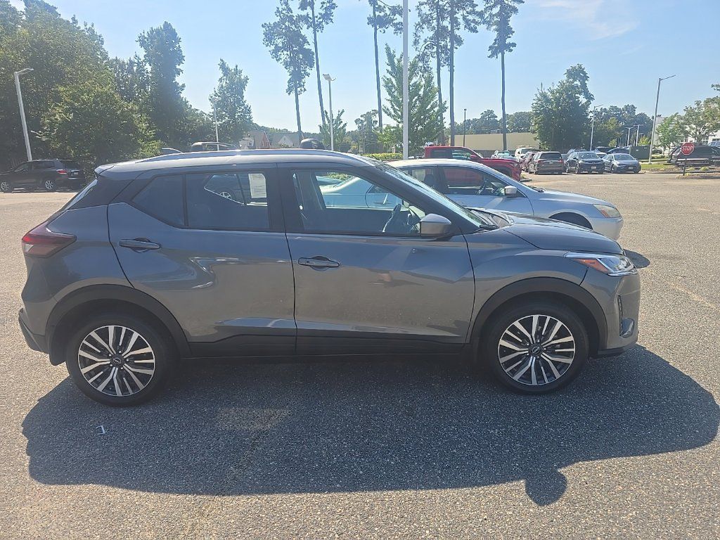 Used 2024 Nissan Kicks SV w/ Interior Electronics Package FWD image 4