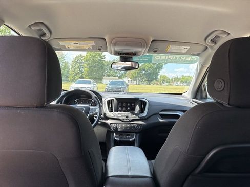 Used 2024 GMC Terrain SLE image 28