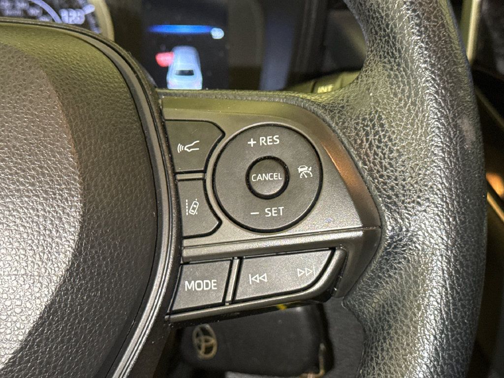 Used 2021 Toyota Corolla LE FWD image 30