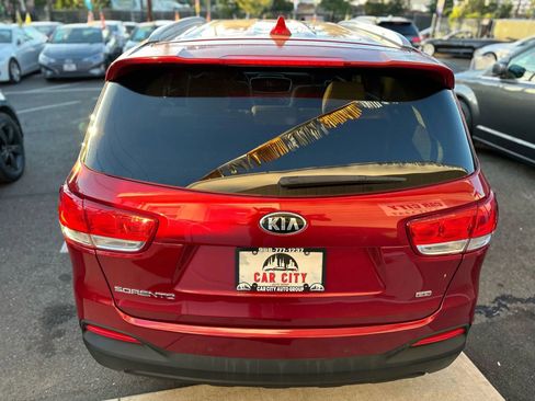 Used 2016 Kia Sorento LX w/ LX Convenience Package image 6