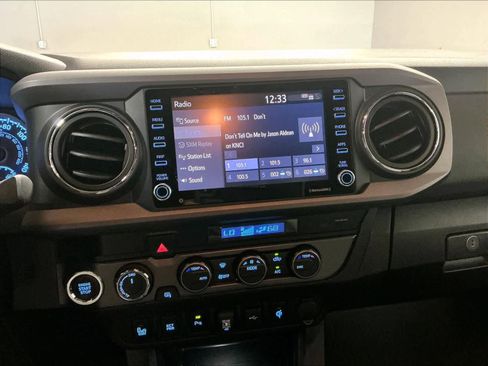 Used 2022 Toyota Tacoma TRD Sport w/ Technology Package AWD/4WD image 8