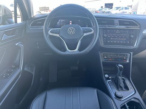 Used 2024 Volkswagen Tiguan SE w/ Panoramic Sunroof Package AWD/4WD image 20