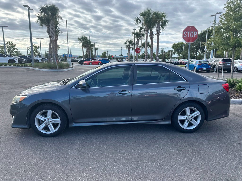 Used 2012 Toyota Camry SE w/ Leather Pkg FWD image 3