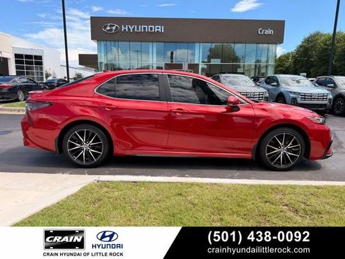 Used 2024 Toyota Camry SE FWD image 1