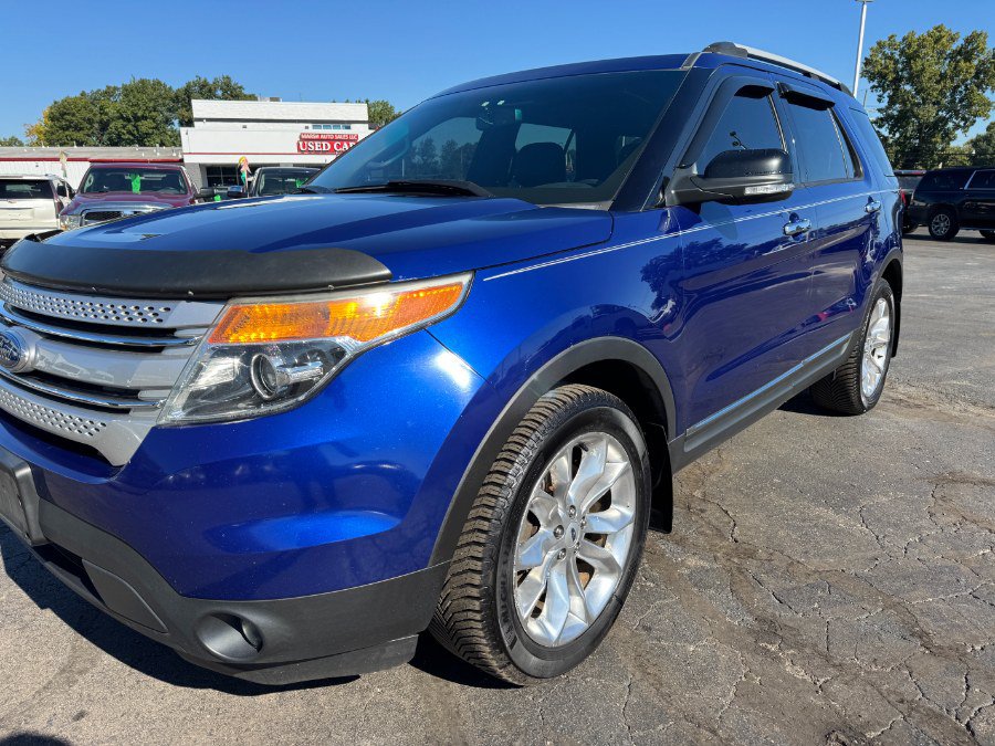 Used 2015 Ford Explorer XLT w/ Equipment Group 202B AWD/4WD image 9