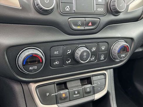 Used 2022 GMC Terrain Denali w/ Denali Premium Package AWD/4WD image 32