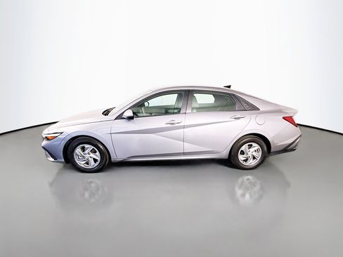 Used 2025 Hyundai Elantra SE image 6